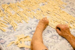 Italian Sunday Dinner: Traditions and Classic Dishes to Serve